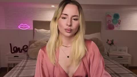 Snapshot of bella_crazyy chatting on May 2026 07:18:01 PM Bella online show from May 2026 07:18:01 PM
