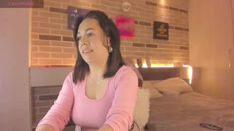 Snapshot of bella_fournier chatting on October 2025 11:49:01 PM Bella online show from October 2025 11:49:01 PM