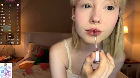 Snapshot of bella_gasp chatting on October 2025 09:16:01 AM Jane online show from October 2025 09:16:01 AM