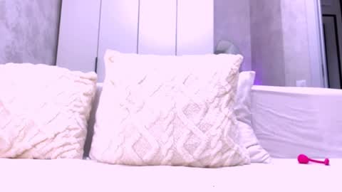 Snapshot of bella_gasp chatting on June 2026 12:32:02 AM Jane online show from June 2026 12:32:02 AM