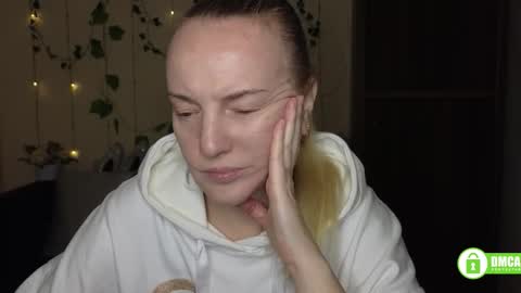 Snapshot of bella_hadatt chatting on February 2026 12:48:02 PM Bella online show from February 2026 12:48:02 PM