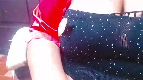 Snapshot of bella_lady_1_ chatting on December 2024 06:48:01 PM lady online show from December 2024 06:48:01 PM
