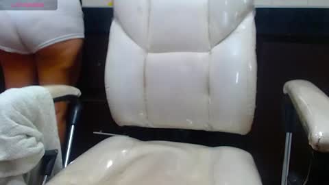 Snapshot of bella_lady_1_ chatting on January 2025 10:26:01 PM lady online show from January 2025 10:26:01 PM
