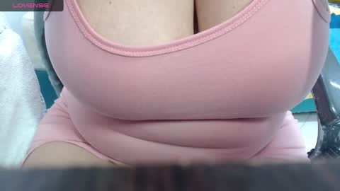 Snapshot of bella_lady_1_ chatting on January 2025 12:50:01 AM lady online show from January 2025 12:50:01 AM