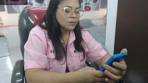 Snapshot of bella_lady_1_ chatting on February 2025 01:10:01 PM lady online show from February 2025 01:10:01 PM