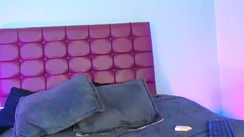 Snapshot of bella_lr chatting on February 2026 10:39:02 PM Valentina online show from February 2026 10:39:02 PM