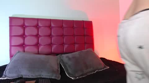 Snapshot of bella_lr chatting on February 2026 10:58:02 AM Valentina online show from February 2026 10:58:02 AM