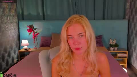 Snapshot of bella_stewartt chatting on September 2025 12:01:02 AM Bella online show from September 2025 12:01:02 AM