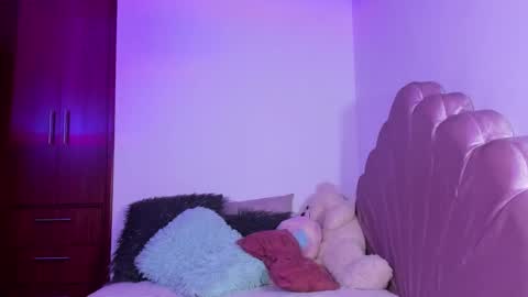 Snapshot of bella_sun_ chatting on February 2026 04:17:01 AM Valeria Model Independent online show from February 2026 04:17:01 AM