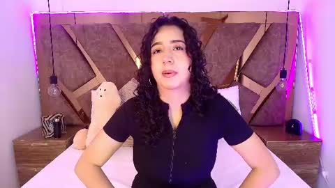 Snapshot of bella_swwan_ chatting on June 2026 06:32:01 PM Bella Swwan online show from June 2026 06:32:01 PM
