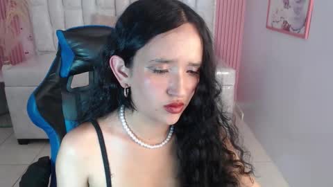 Bella online show from October 2025 08:15:02 PM