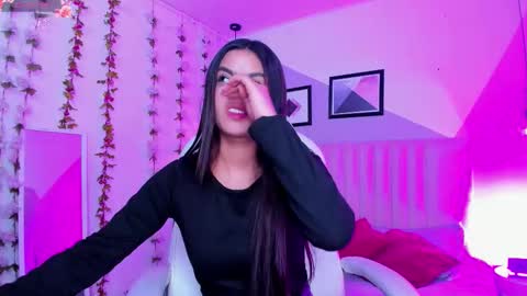 BELLA online show from December 2025 08:07:02 PM