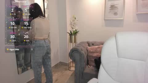  Bella Hadid  online show from October 2025 11:17:01 AM