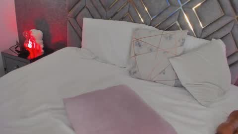 Cris online show from March 2026 08:05:01 PM