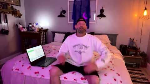 Snapshot of bellabeanz chatting on February 2025 01:10:02 PM Roxy Rain online show from February 2025 01:10:02 PM