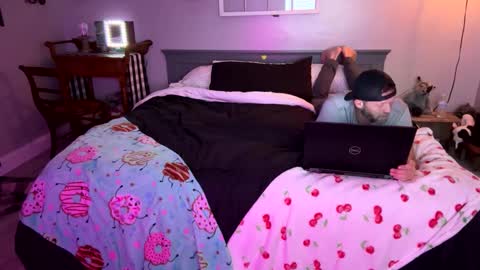 Snapshot of bellabeanz chatting on February 2025 01:00:02 AM Roxy Rain online show from February 2025 01:00:02 AM