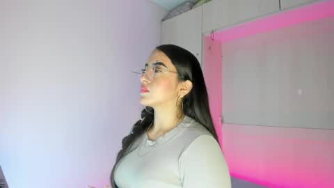  Bella  online show from May 2026 08:03:01 PM