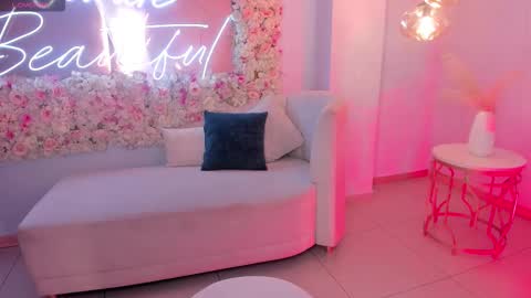  Bella C  online show from December 2025 12:14:02 PM