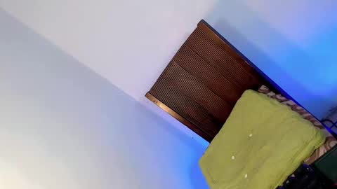 Bella rowt online show from November 2025 02:54:02 AM