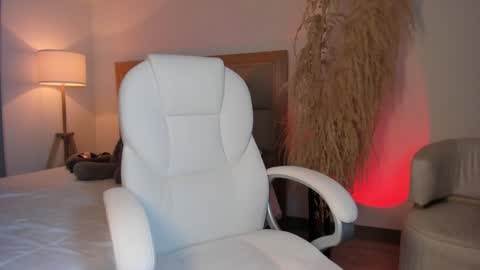 Snapshot of bellamia_ chatting on January 2025 12:48:02 AM Bella Mia online show from January 2025 12:48:02 AM