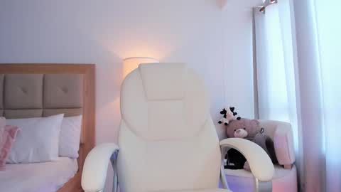 Snapshot of bellamia_ chatting on September 2025 07:14:02 PM Bella Mia online show from September 2025 07:14:02 PM