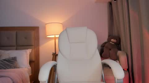 Snapshot of bellamia_ chatting on October 2025 03:53:01 AM Bella Mia online show from October 2025 03:53:01 AM