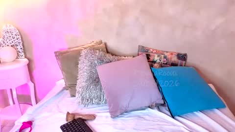 bellarooux online show from May 2026 12:47:02 PM