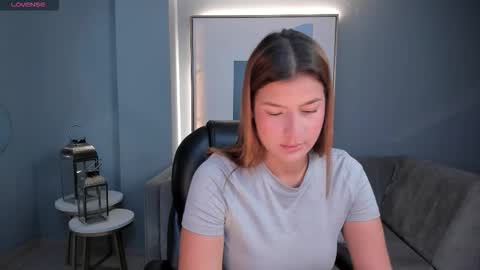 Snapshot of bellathompsonx_ chatting on February 2026 11:25:01 PM Bella online show from February 2026 11:25:01 PM