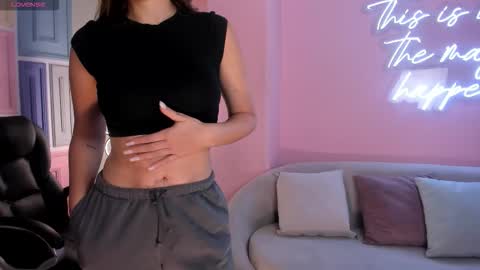 Snapshot of bellathompsonx_ chatting on February 2026 11:19:02 PM Bella online show from February 2026 11:19:02 PM