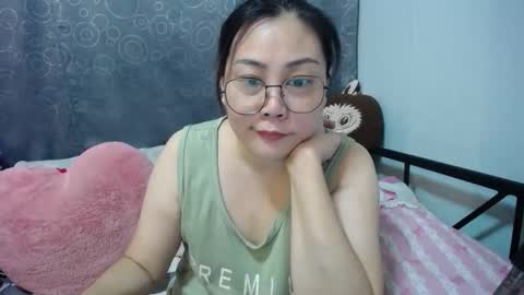 Bella online show from October 2025 12:04:02 PM