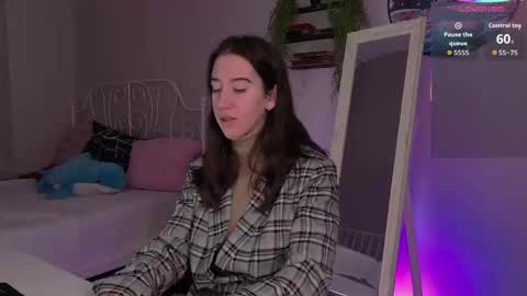 Bella online show from October 2025 03:47:02 PM