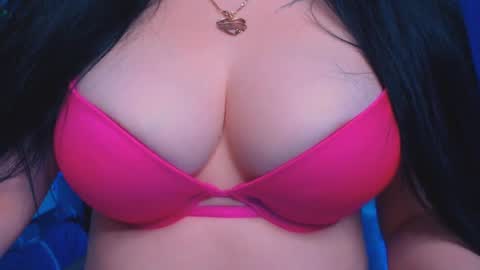 Snapshot of bellelovexx chatting on December 2024 05:13:01 PM Hello I am kind friendly and cute girl online show from December 2024 05:13:01 PM
