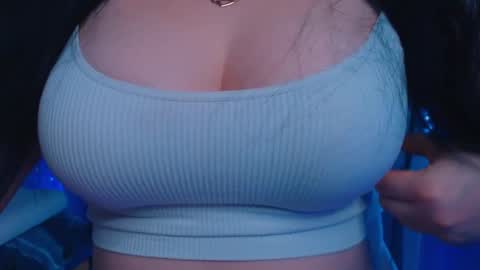 Snapshot of bellelovexx chatting on December 2024 08:22:02 AM Hello I am kind friendly and cute girl online show from December 2024 08:22:02 AM