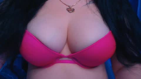 Snapshot of bellelovexx chatting on December 2024 03:50:02 AM Hello I am kind friendly and cute girl online show from December 2024 03:50:02 AM