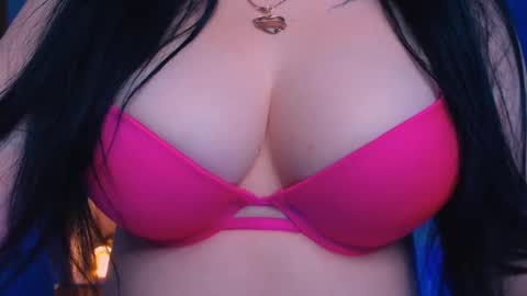 Snapshot of bellelovexx chatting on December 2024 11:25:02 PM Hello I am kind friendly and cute girl online show from December 2024 11:25:02 PM