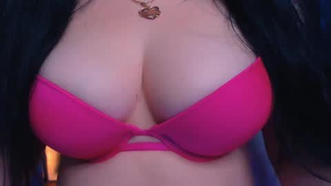 Snapshot of bellelovexx chatting on December 2024 06:32:02 AM Hello I am kind friendly and cute girl online show from December 2024 06:32:02 AM