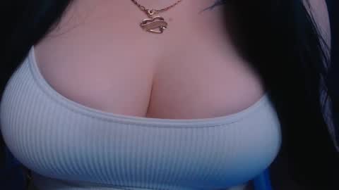 Snapshot of bellelovexx chatting on December 2024 10:42:02 PM Hello I am kind friendly and cute girl online show from December 2024 10:42:02 PM