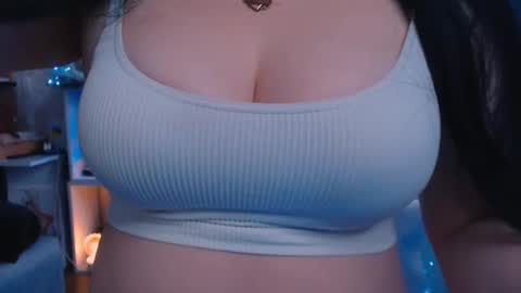 Snapshot of bellelovexx chatting on December 2024 07:22:02 AM Hello I am kind friendly and cute girl online show from December 2024 07:22:02 AM