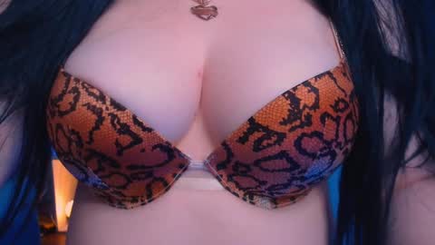Snapshot of bellelovexx chatting on December 2024 09:43:01 PM Hello I am kind friendly and cute girl online show from December 2024 09:43:01 PM