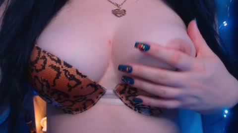 Snapshot of bellelovexx chatting on December 2024 10:47:01 PM Hello I am kind friendly and cute girl online show from December 2024 10:47:01 PM