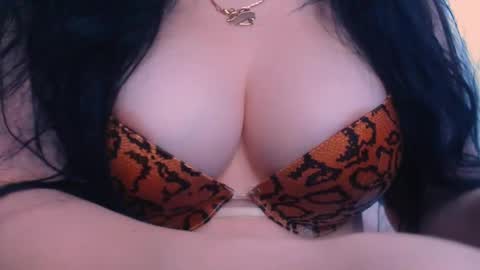 Snapshot of bellelovexx chatting on January 2025 09:15:01 AM Hello I am kind friendly and cute girl online show from January 2025 09:15:01 AM