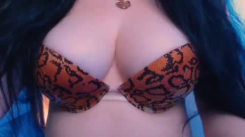 Snapshot of bellelovexx chatting on January 2025 12:18:01 PM Hello I am kind friendly and cute girl online show from January 2025 12:18:01 PM