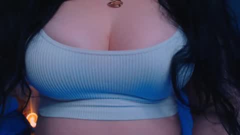 Snapshot of bellelovexx chatting on January 2025 10:24:01 PM Hello I am kind friendly and cute girl online show from January 2025 10:24:01 PM