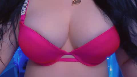 Snapshot of bellelovexx chatting on January 2025 12:33:01 AM Hello I am kind friendly and cute girl online show from January 2025 12:33:01 AM
