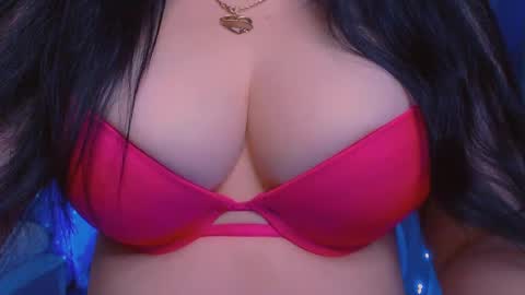 Snapshot of bellelovexx chatting on January 2025 06:43:02 AM Hello I am kind friendly and cute girl online show from January 2025 06:43:02 AM