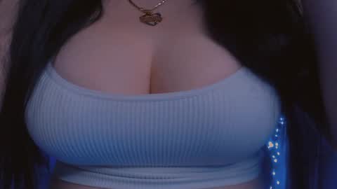 Snapshot of bellelovexx chatting on February 2025 01:37:01 AM Hello I am kind friendly and cute girl online show from February 2025 01:37:01 AM
