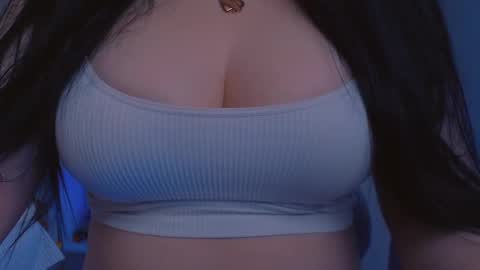 Snapshot of bellelovexx chatting on February 2025 07:03:01 AM Hello I am kind friendly and cute girl online show from February 2025 07:03:01 AM