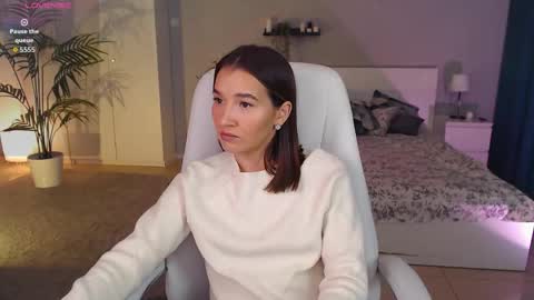 Snapshot of bellla_haddid chatting on September 2025 12:32:02 AM Bella online show from September 2025 12:32:02 AM