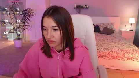 Snapshot of bellla_haddid chatting on September 2025 01:17:01 AM Bella online show from September 2025 01:17:01 AM