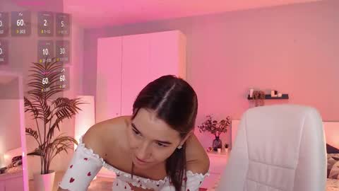 Snapshot of bellla_haddid chatting on September 2025 01:08:02 AM Bella online show from September 2025 01:08:02 AM